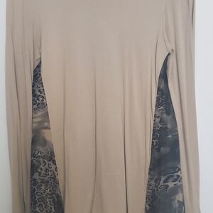 Amanda Blu Tan Tunic With Patterned Green Flowy Back